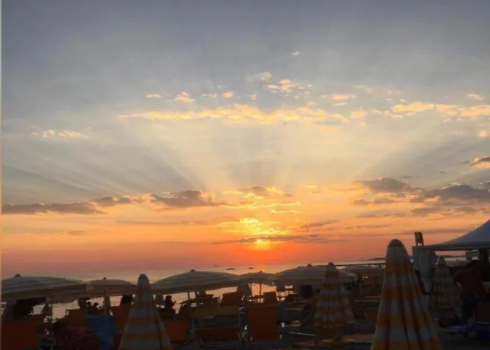 Appealing In Baia Near The Apartamento