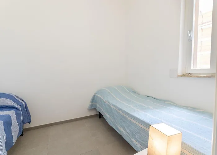 Appealing In Baia Near The Apartamento *